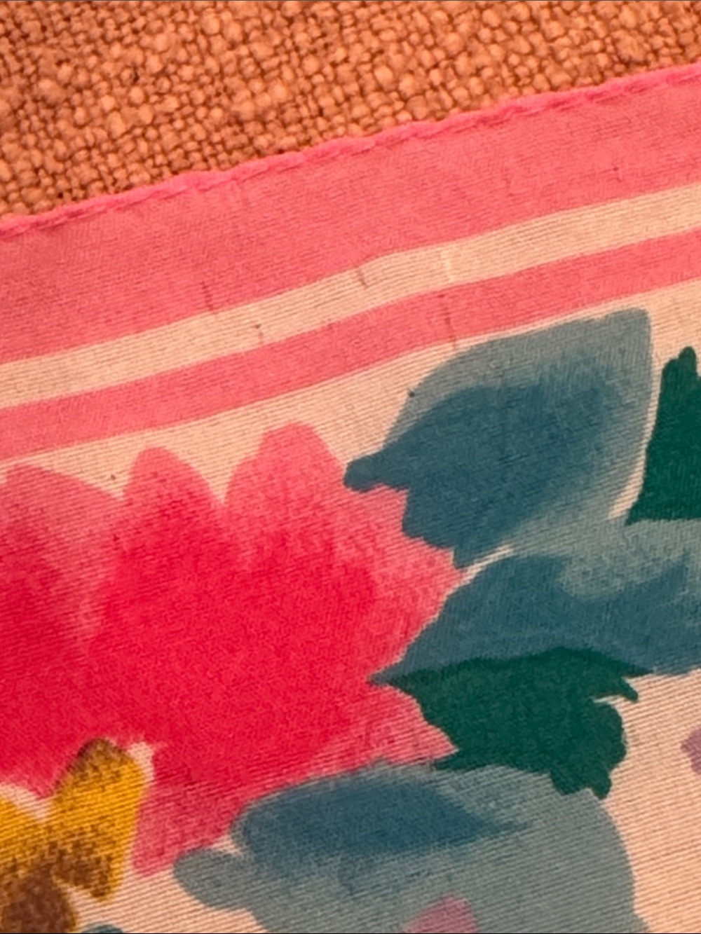 Vintage Italian Scarf - long and narrow Floral print - Picture 14 of 16